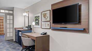 Suite, 1 Schlafzimmer, Nichtraucher | Hochwertige Bettwaren, Minibar, Zimmersafe, Schreibtisch