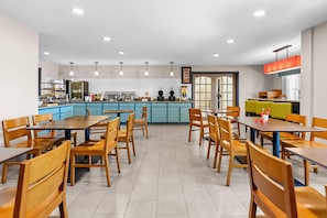 Ilmainen päivittäinen buffetaamiainen