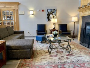 Lobby sitting area - Country Inn & Suites by Radisson Kenosha - Pleasant Prairie (Kenosha)