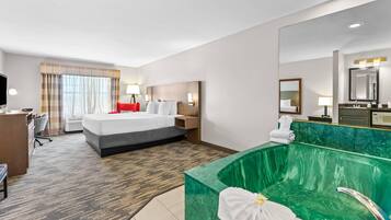 Suite, 1 letto king, non fumatori, idromassaggio | Biancheria da letto di alta qualità, minibar, una cassaforte in camera