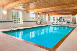 Indoor pool, sun loungers