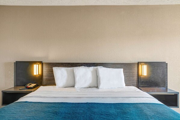 Deluxe Room, 1 King Bed, Non Smoking, Refrigerator & Microwave | 1 bedroom, desk, blackout drapes, iron/ironing board