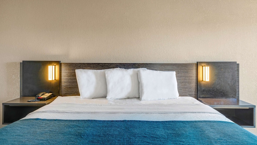 Motel 6 Hillsville, VA