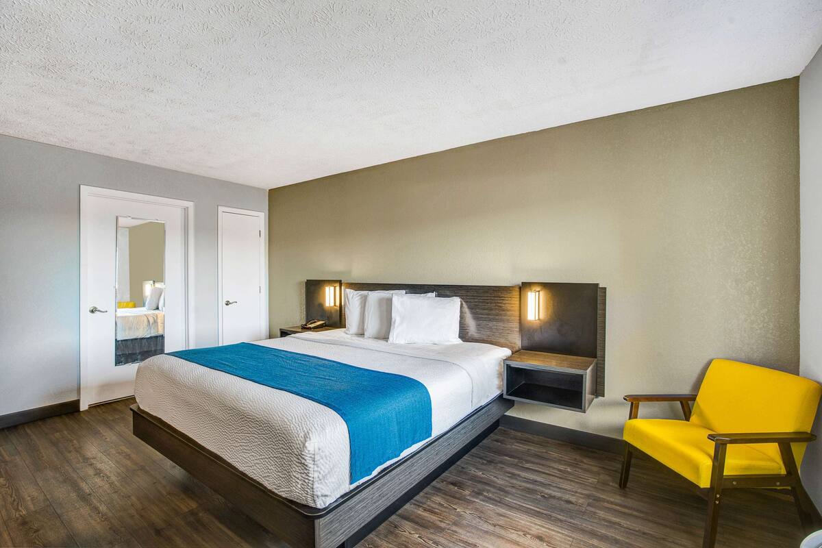 Desk, blackout drapes, iron/ironing board, free WiFi