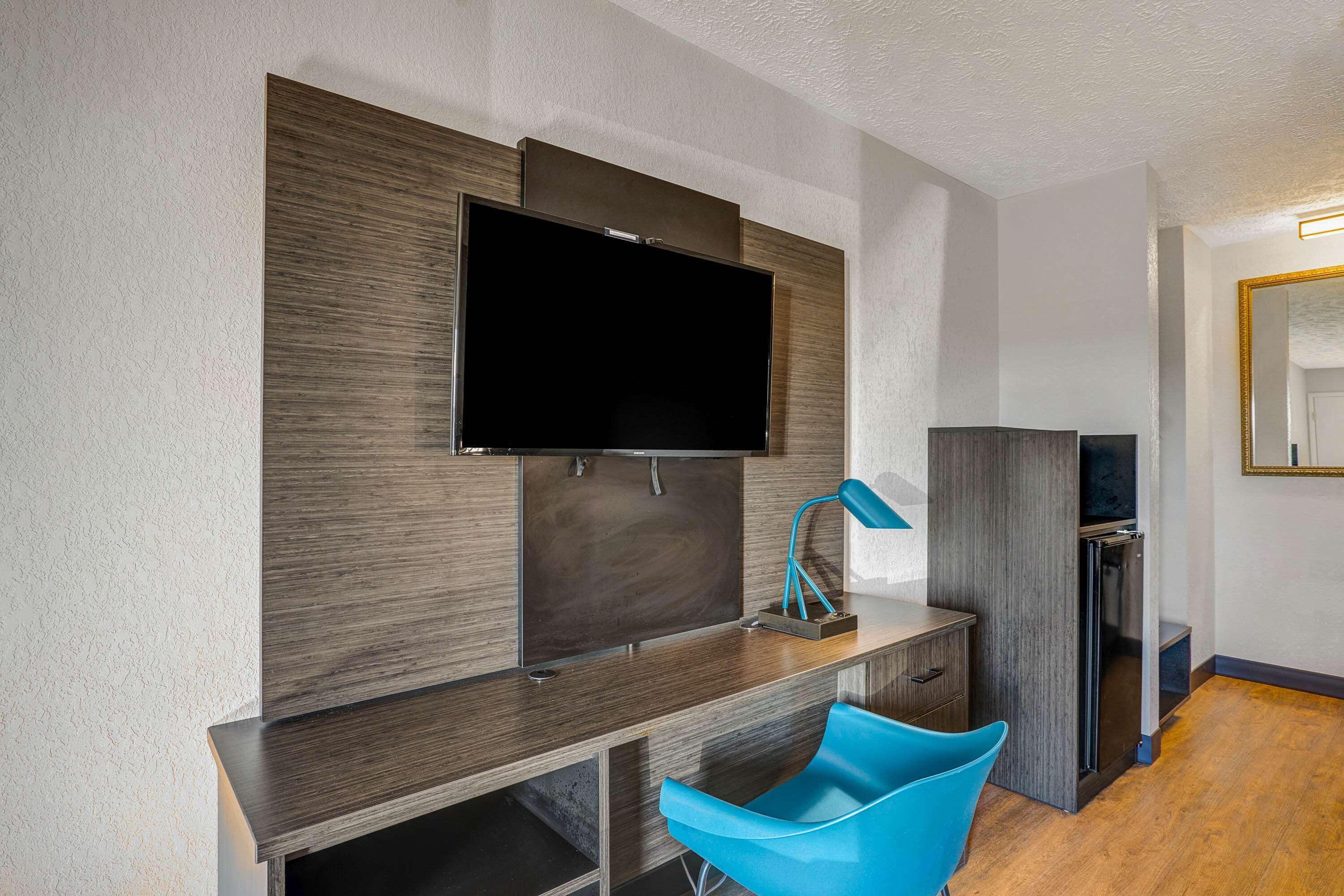 Desk, blackout curtains, iron/ironing board, free WiFi