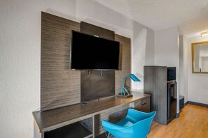 Bureau, rideaux occultants, fer et planche à repasser, Wi-Fi gratuit