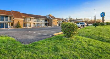 Motel 6 Hillsville, VA