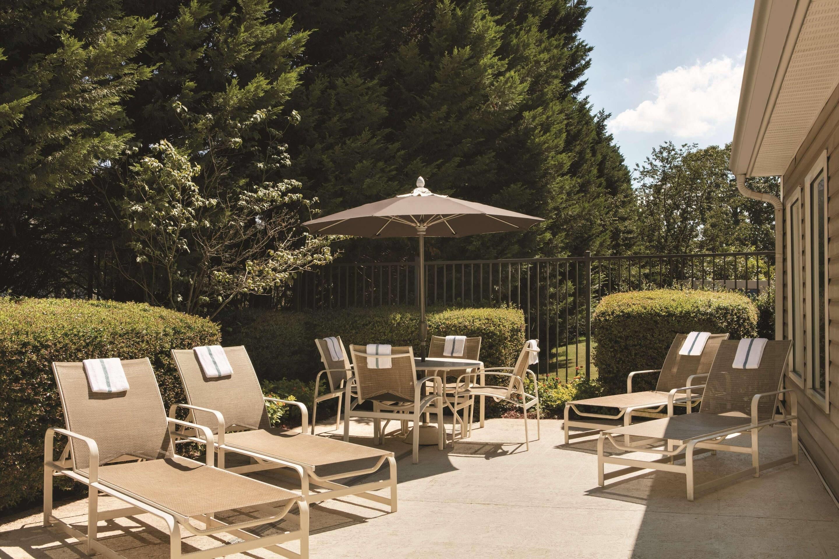 من حمّامات السباحة المغطاة