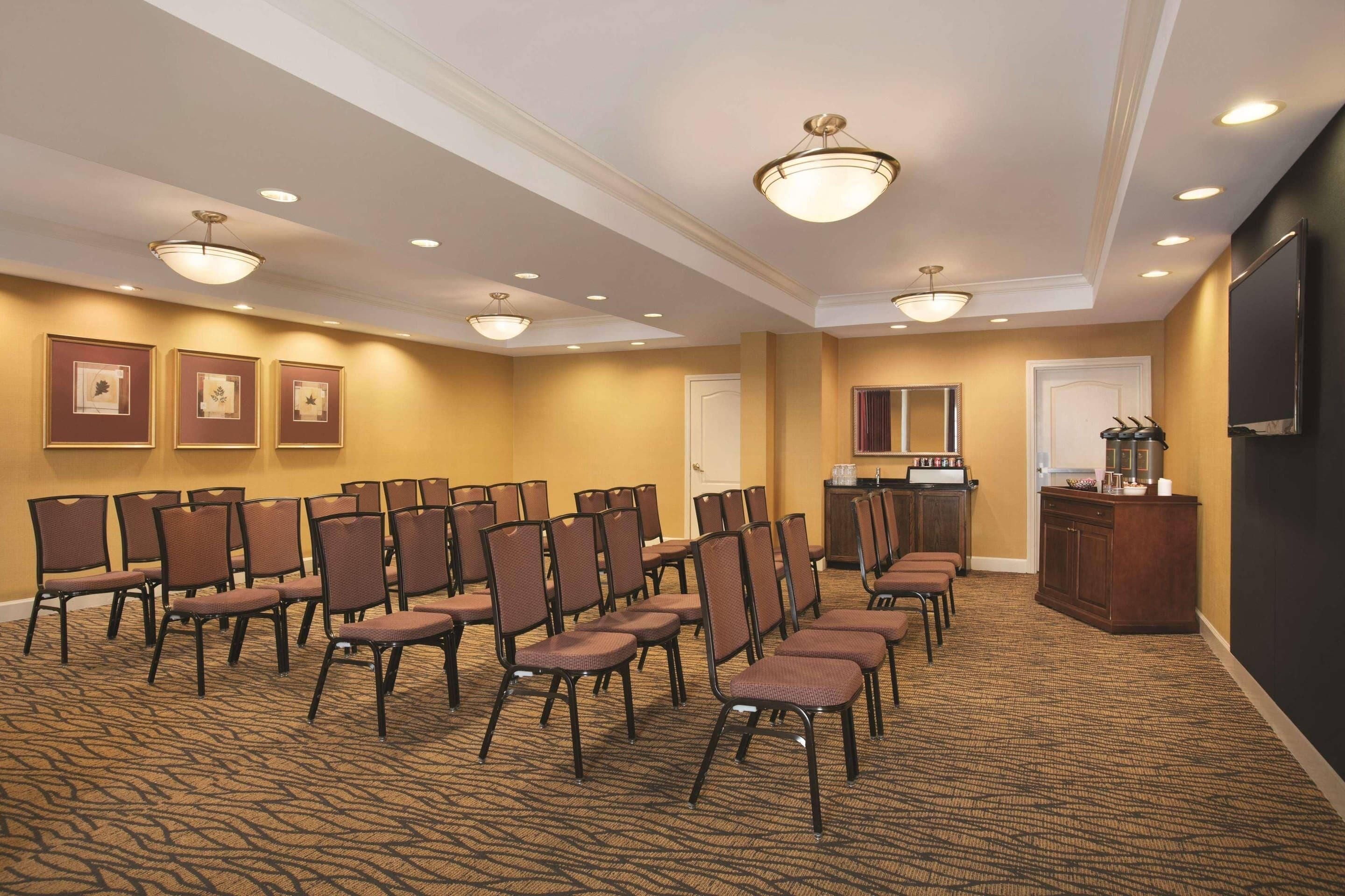 Photo - Country Inn & Suites By Radisson, Atlanta Airport North, GA