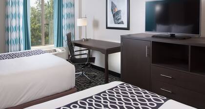 La Quinta Inn & Suites by Wyndham Atlanta Airport North