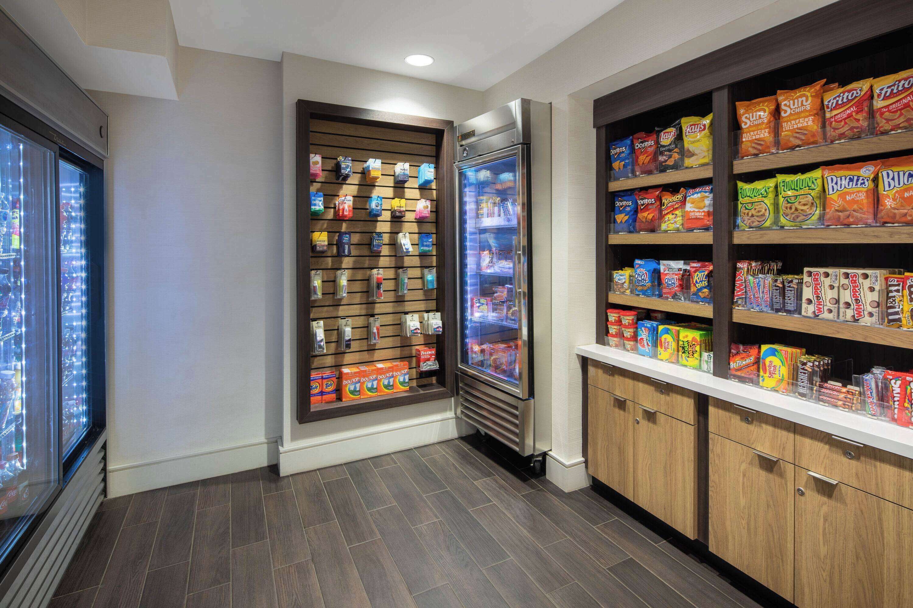 Photo - La Quinta Inn & Suites by Wyndham Atlanta Airport North