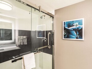 Suite, 1 King Bed, Non Smoking (One Bedroom) | Premium bedding, desk, blackout curtains, iron/ironing board - La Quinta Inn & Suites by Wyndham Phoenix Chandler (Phoenix)