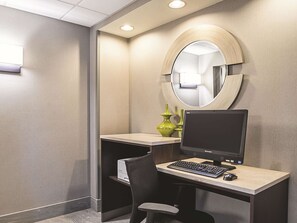 Business center - La Quinta Inn & Suites by Wyndham Phoenix Chandler (Phoenix)