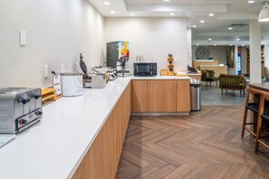 包含每日自助早餐