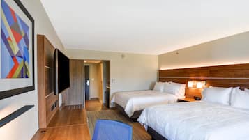 Minibar, caja de seguridad en la habitación y escritorio