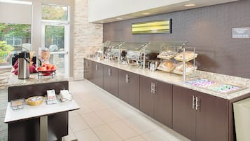 Café da manhã continental grátis todos os dias