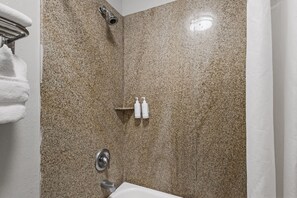 Room, 2 Queen Beds, Non Smoking | Bathroom | Combined shower/tub, free toiletries, hair dryer, towels - Heritage Inn Express Hayward (Hayward)