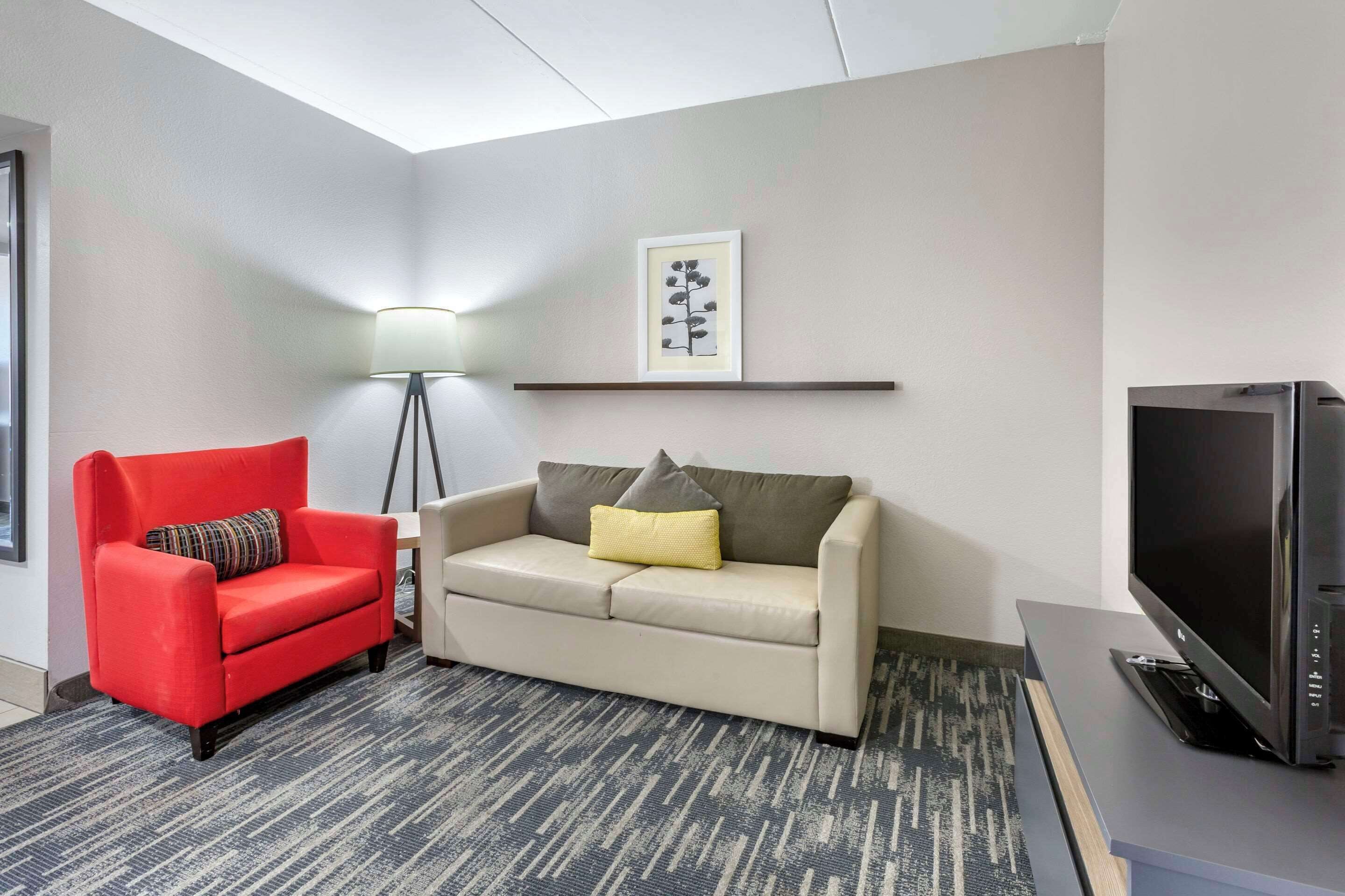 1 bedroom, hypo-allergenic bedding, in-room safe, desk