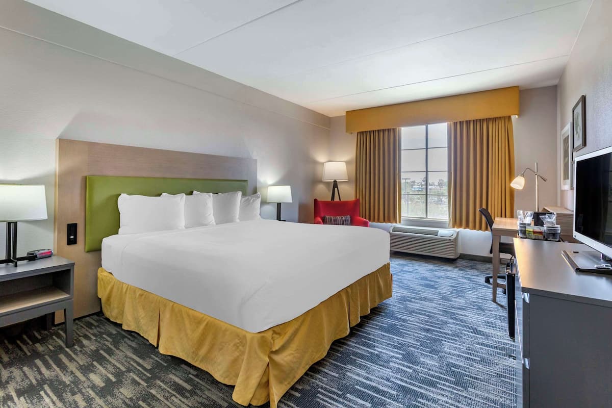 1 bedroom, hypo-allergenic bedding, in-room safe, desk