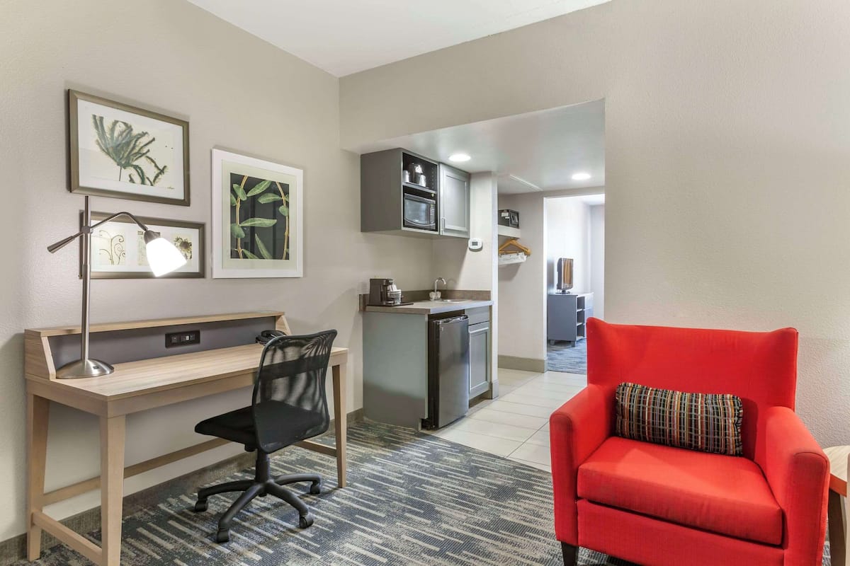 1 bedroom, hypo-allergenic bedding, in-room safe, desk