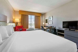 Hypo-allergenic bedding, in-room safe, desk, blackout curtains