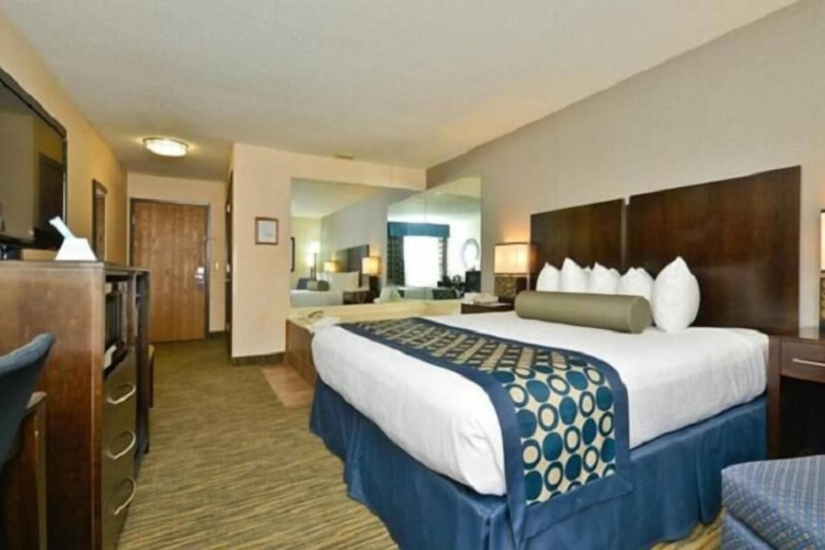 Ropa de cama hipoalergénica, camas con pillow-top y escritorio