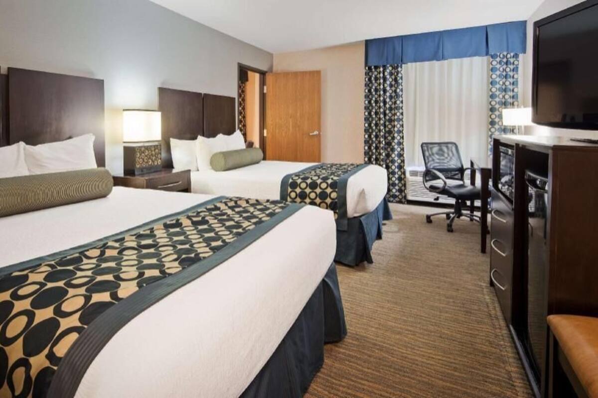 Ropa de cama hipoalergénica, camas con pillow-top y escritorio