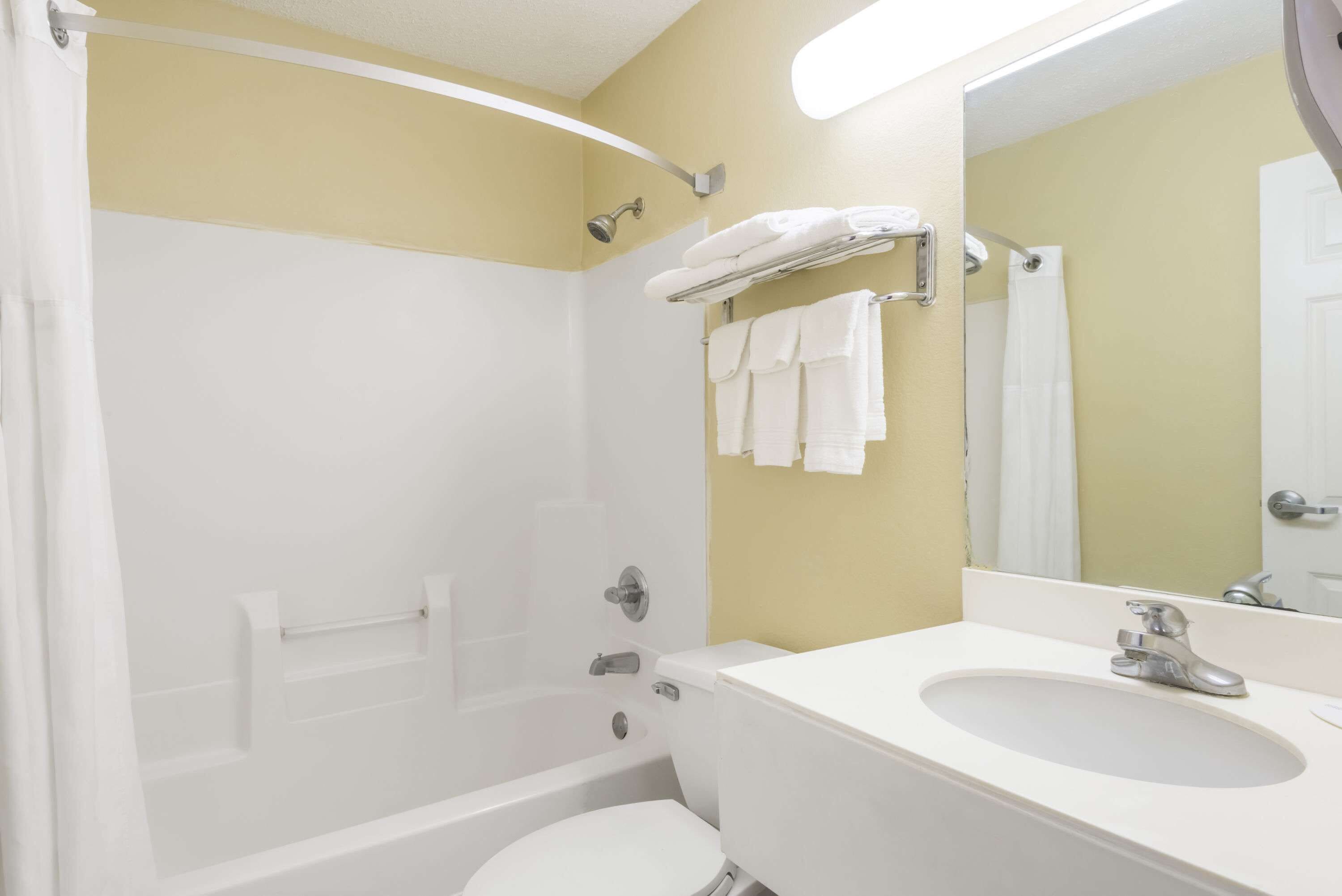 Foto - Super 8 by Wyndham Indianapolis/NE/Castleton Area