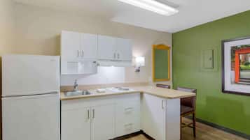 Desk, iron/ironing board, free rollaway beds, free WiFi