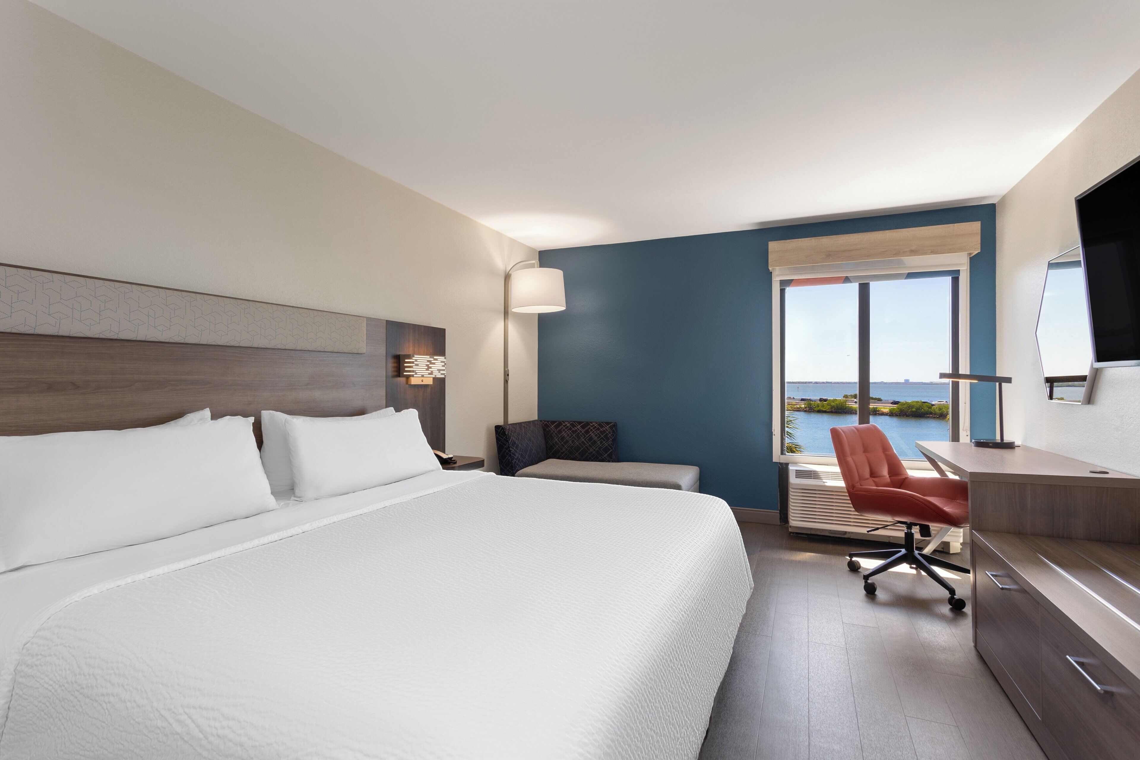 Photo - Holiday Inn Express Hotel & Suites Tampa-Rocky Point Island by IHG