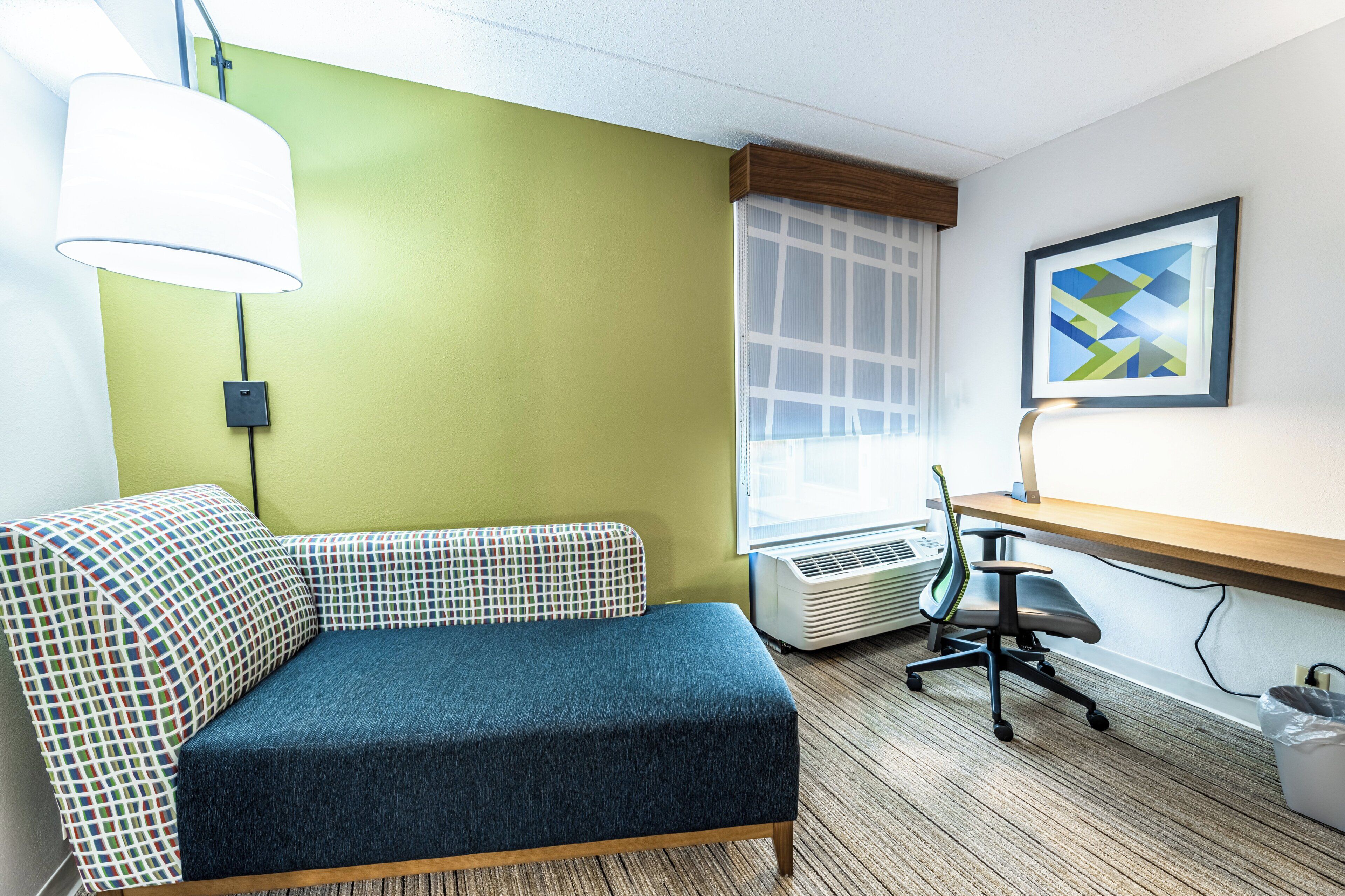 Photo - Holiday Inn Express Indianapolis South by IHG