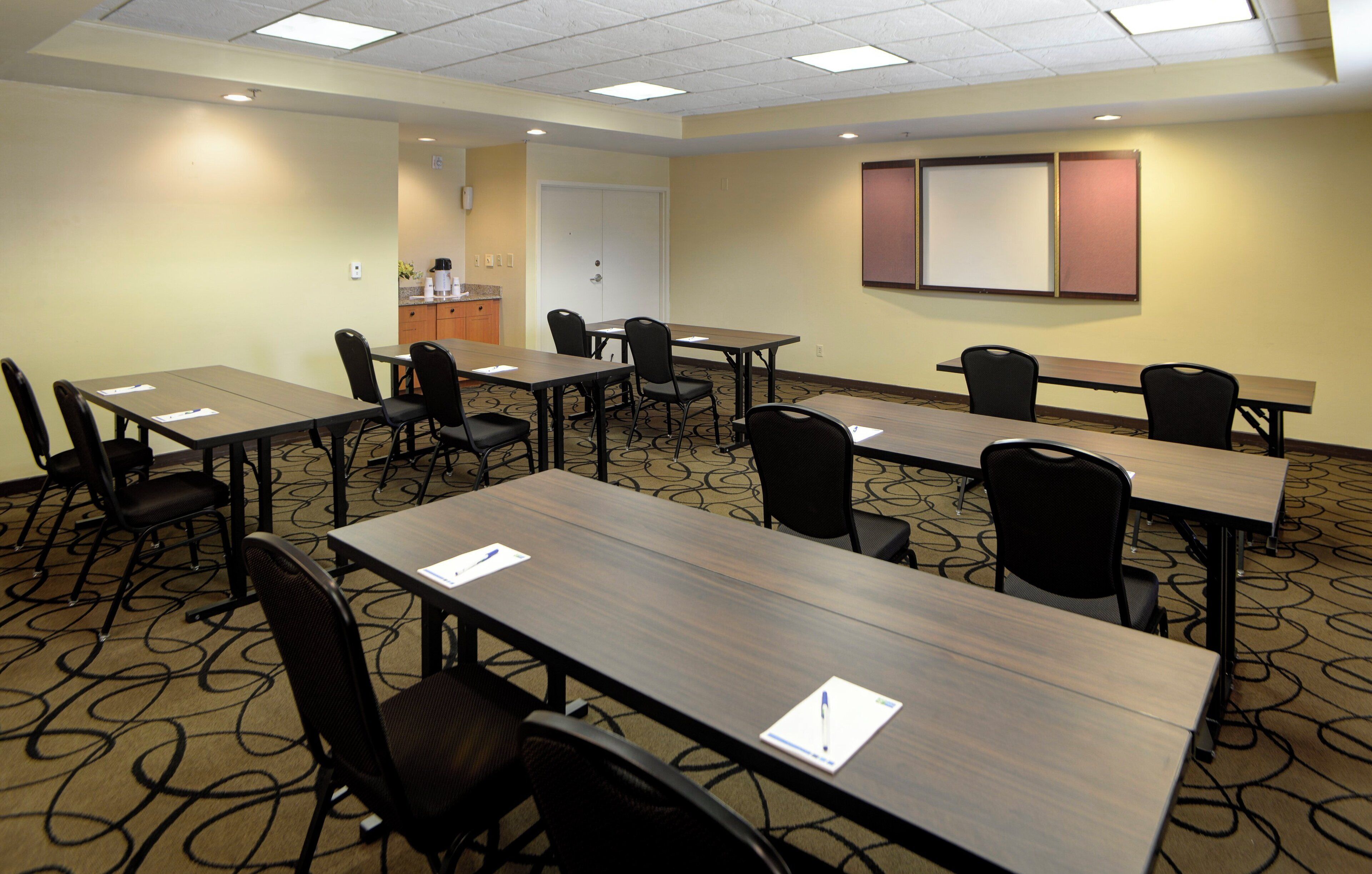 Photo - Holiday Inn Express Indianapolis South by IHG