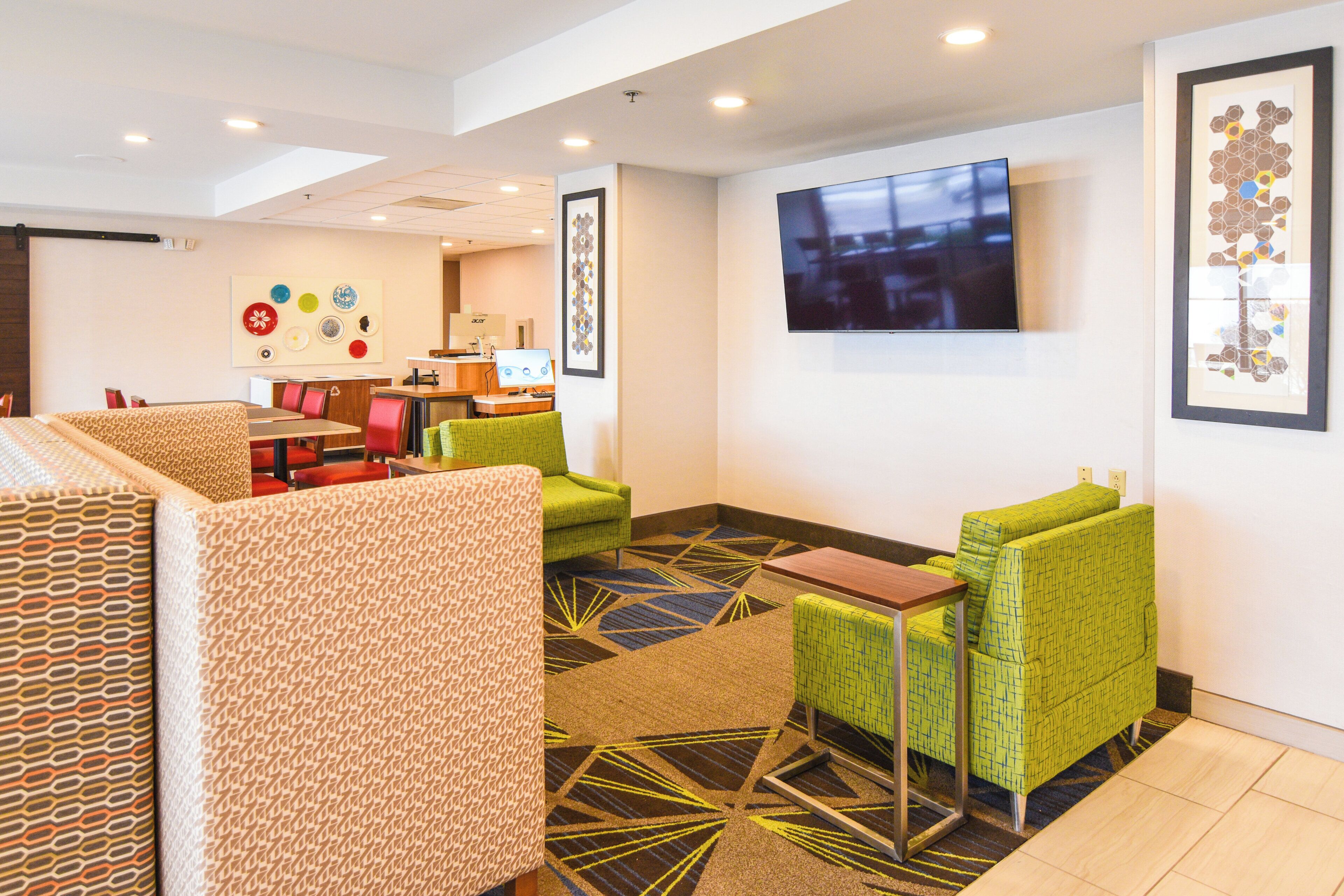 Photo - Holiday Inn Express Indianapolis South by IHG