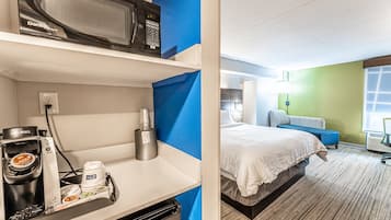 Standardzimmer, 1 King-Bett (Additional Living Area) | Hochwertige Bettwaren, Pillowtop-Betten, Schreibtisch
