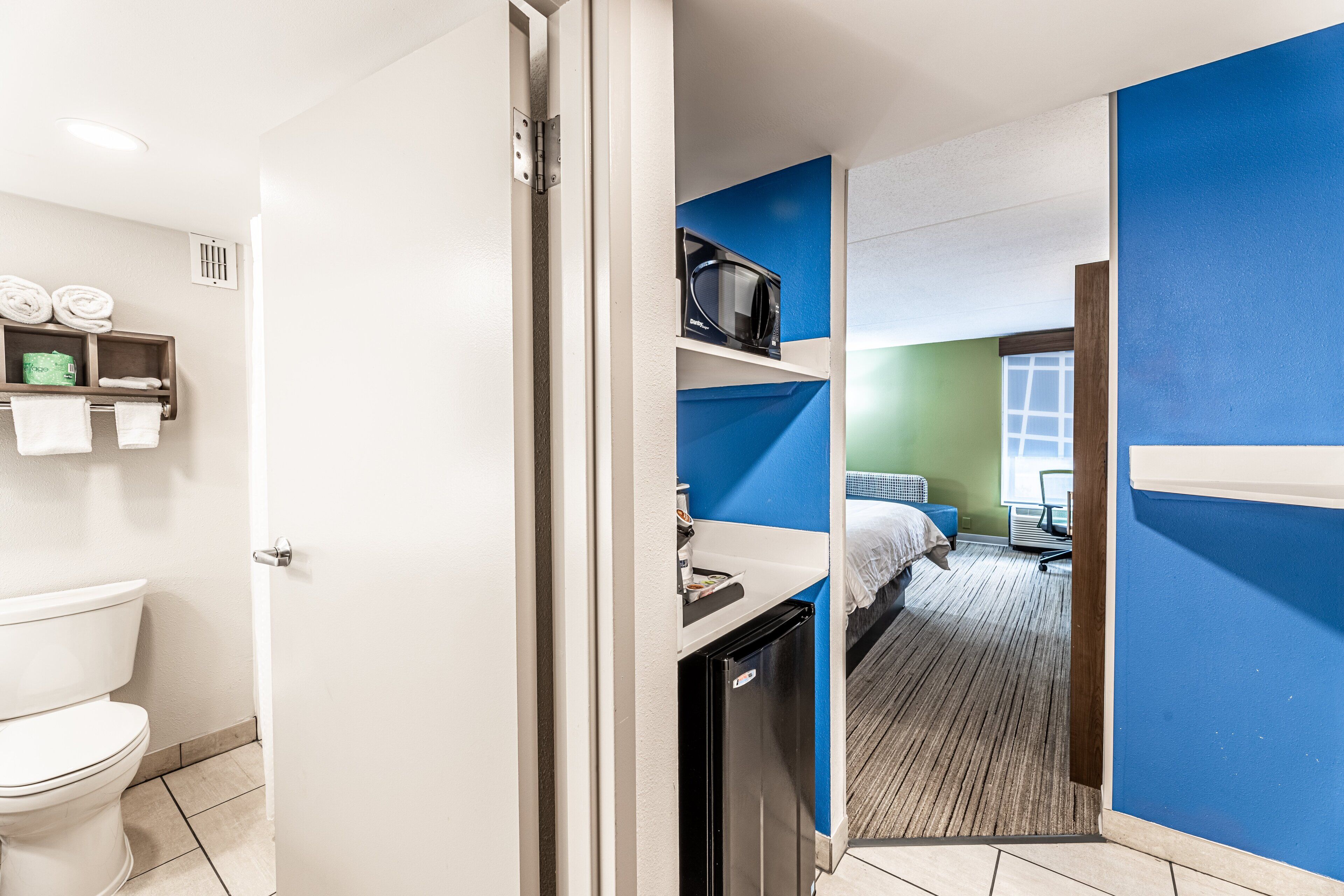 Photo - Holiday Inn Express Indianapolis South by IHG