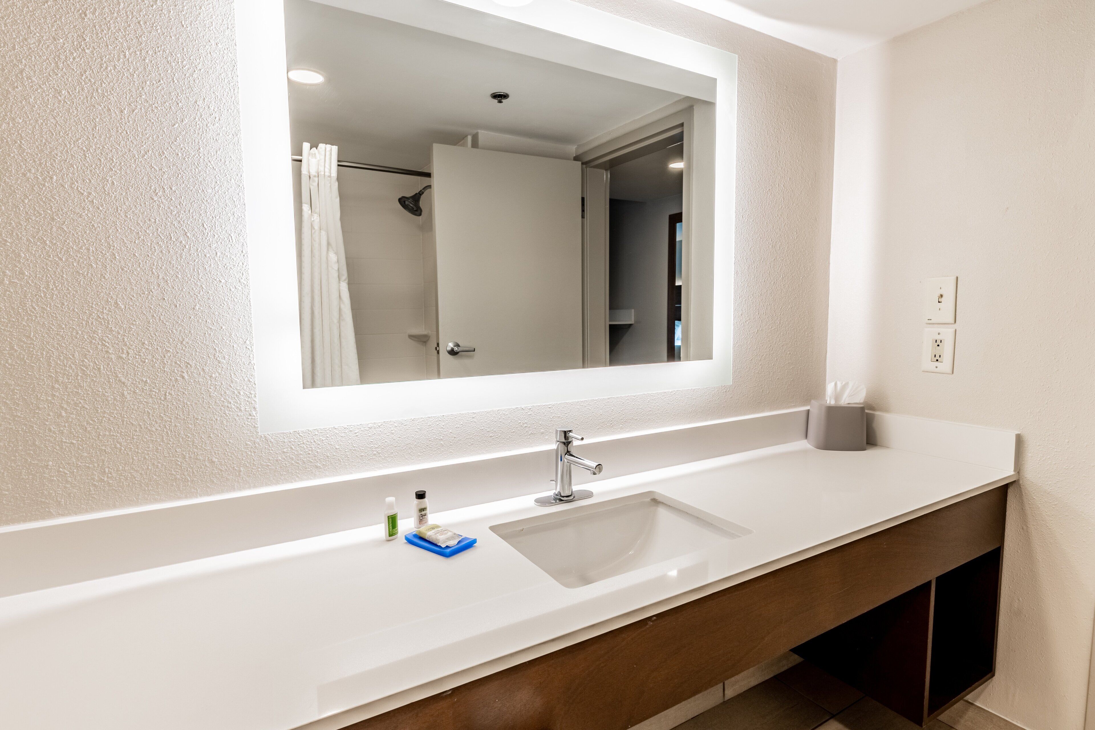Photo - Holiday Inn Express Indianapolis South by IHG