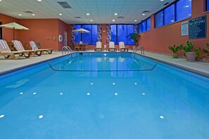 Indoor pool, sun loungers