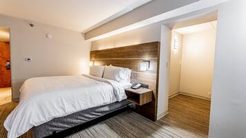 Literie de qualité supérieure, surmatelas, bureau, rideaux occultants