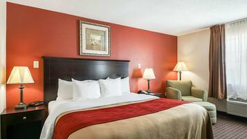 Standaard kamer, 1 kingsize bed, niet-roken | Donsdekens, een bureau, een laptopwerkplek, verduisterende gordijnen