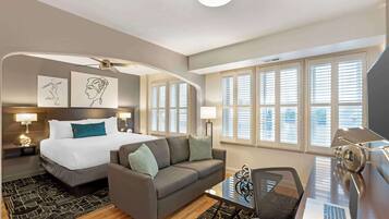 Suite, plusieurs lits, coin cuisine, dans les dépendances (Shower Only;with Single Sofabed)