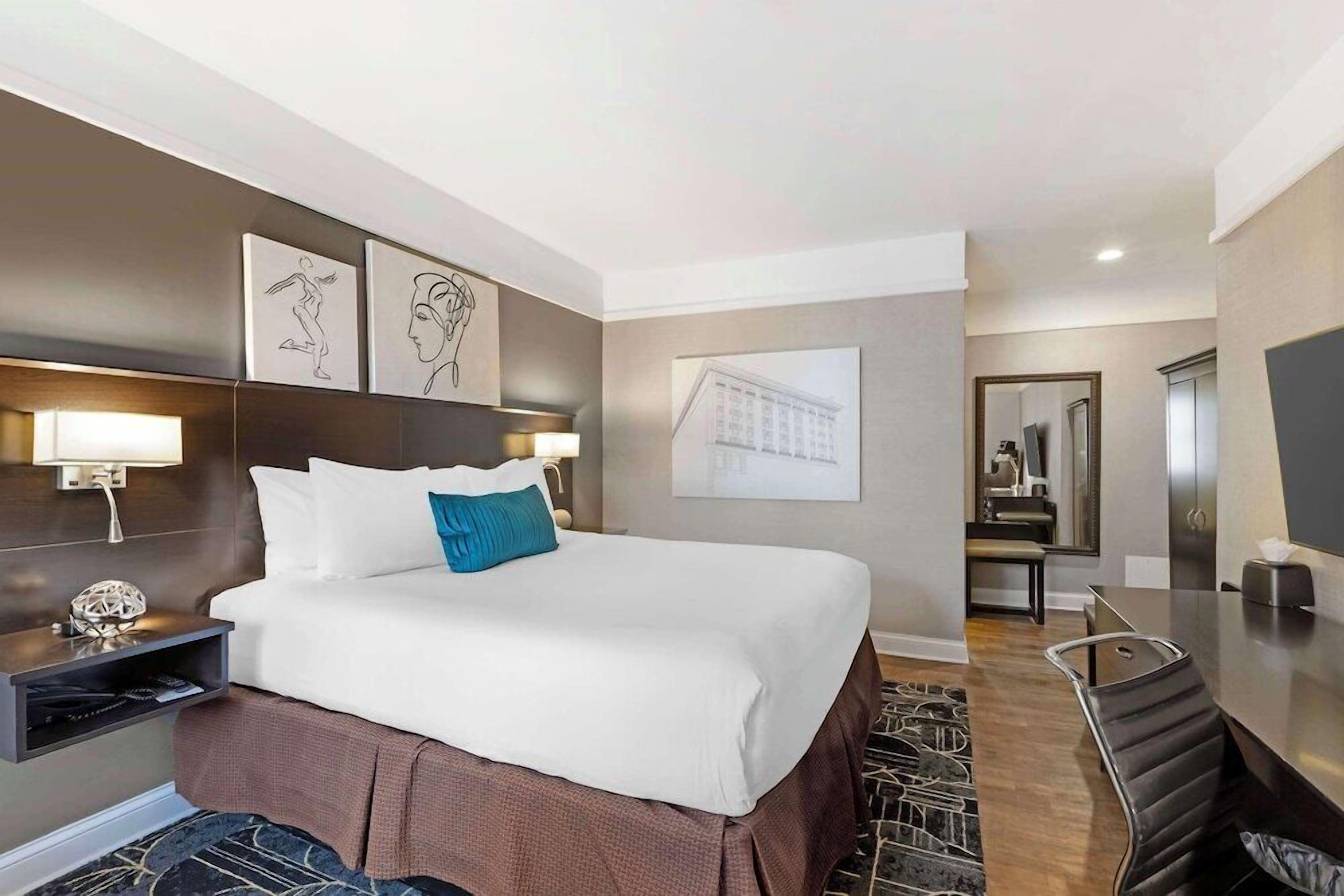 In-room safe, desk, laptop workspace, iron/ironing board