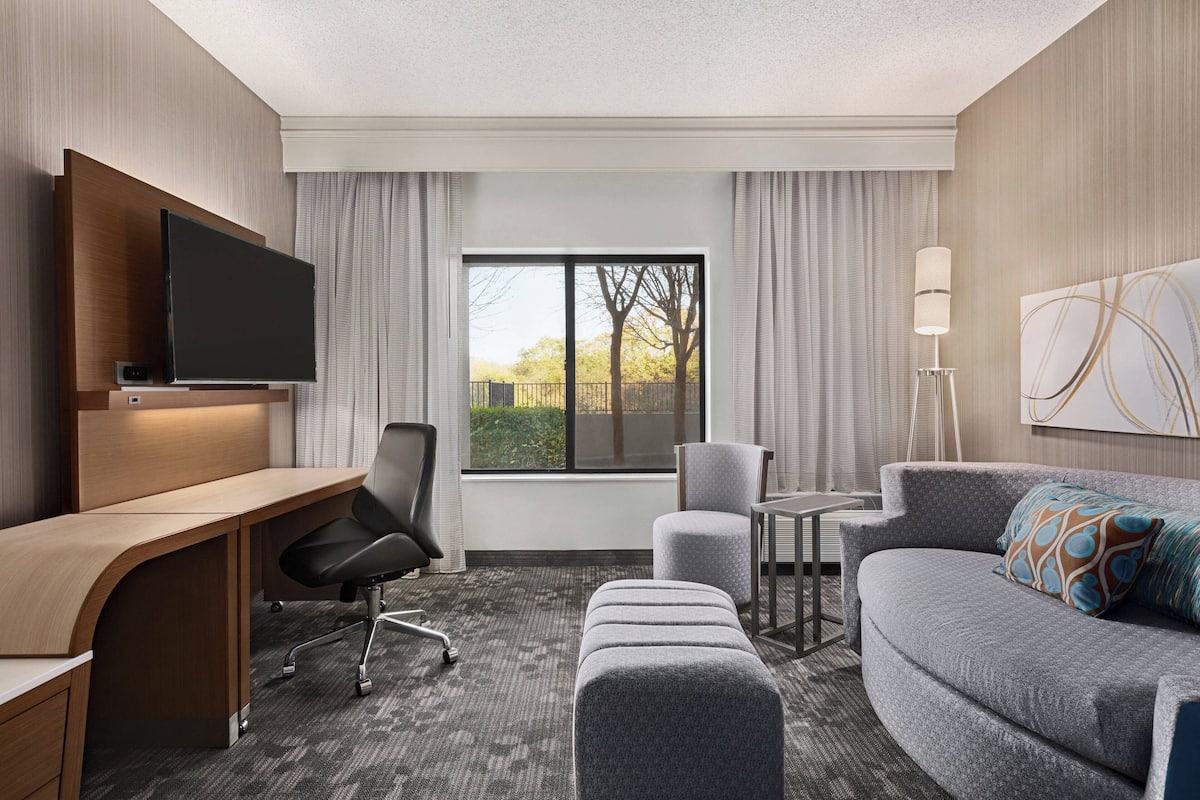 Suite, 1 trÚs grand lit et 1 canapé-lit