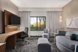 Premium bedding, down duvets, pillow-top beds, in-room safe - Courtyard by Marriott Roseville (Roseville)