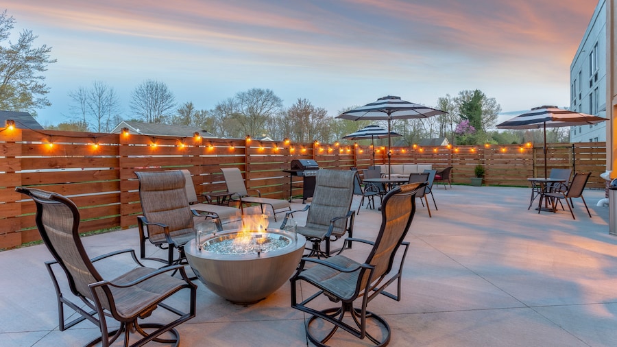 Holiday Inn Express & Suites Scottsburg by IHG