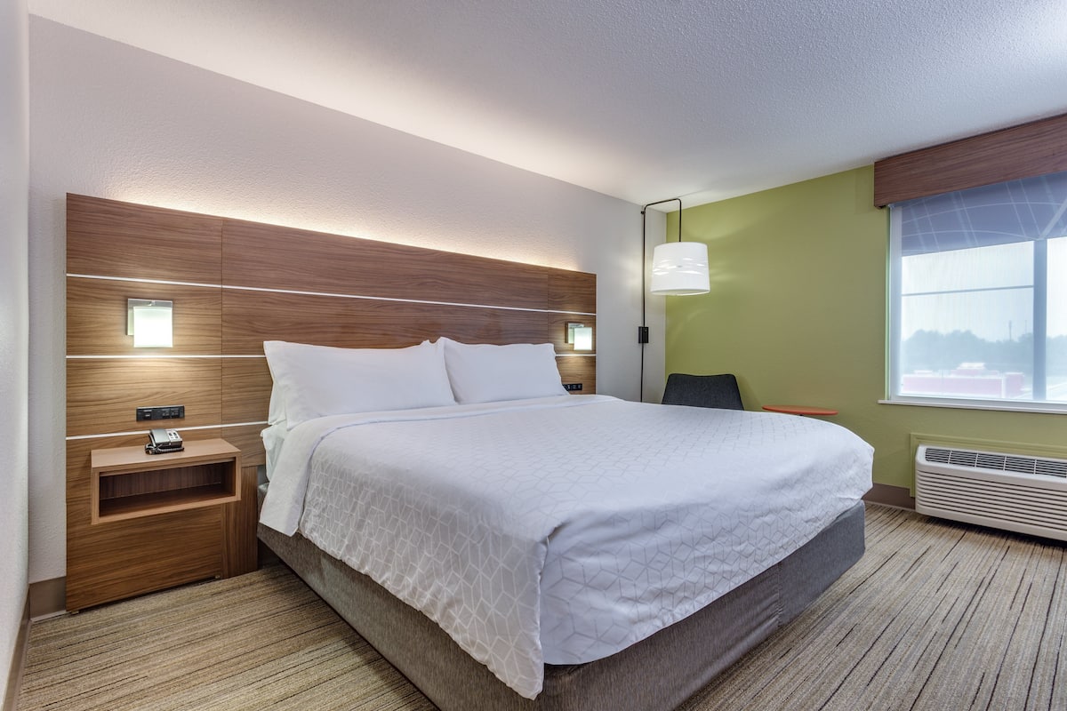 Suite, 1 King Bed, Microwave | Desk, blackout drapes, iron/ironing board, cribs (free)