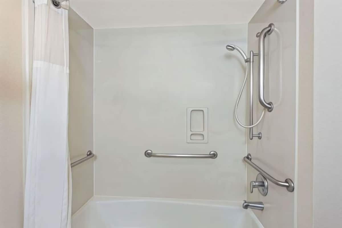 Bathroom | Free toiletries, hair dryer, towels