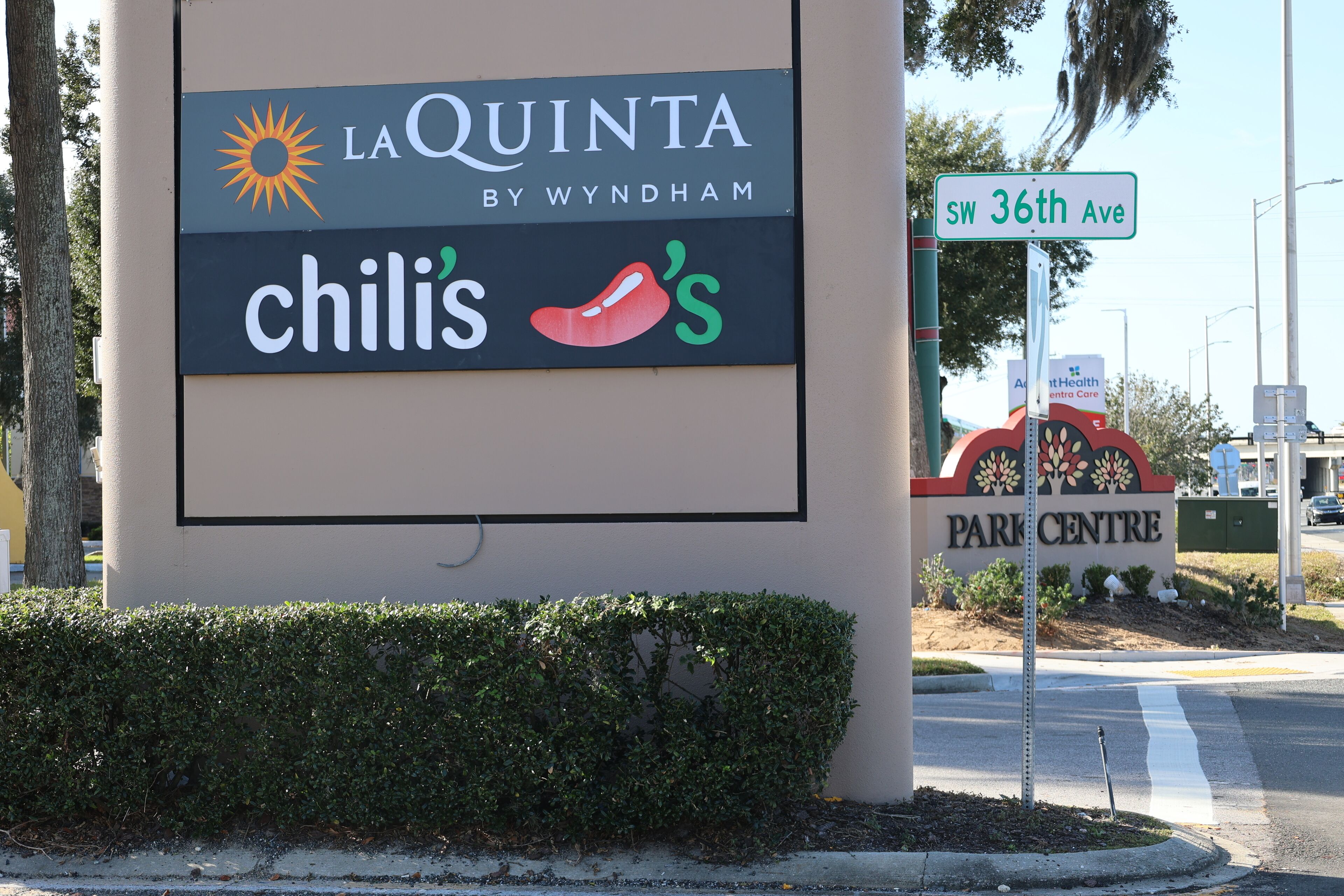 A sign for La Quinta by Wyndham featuring a chili pepper logo.