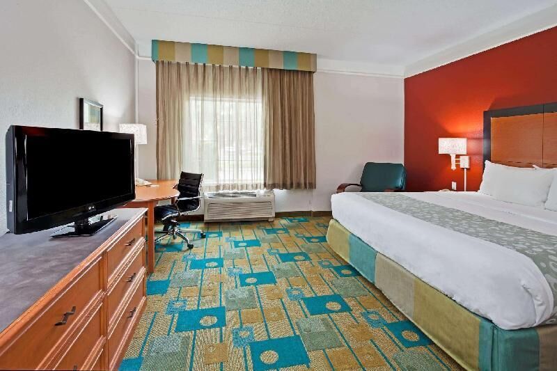 Premium bedding, down comforters, desk, blackout drapes