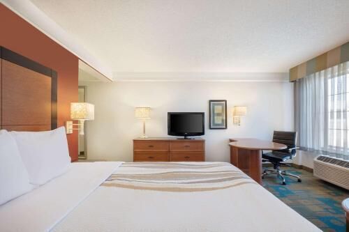 Premium bedding, down comforters, desk, blackout drapes