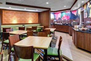 Bao gồm bữa sáng buffet hàng ngày 